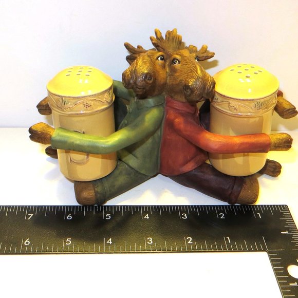 Pair of Moose Each Holding Salt Shaker Dining Decor Home Lodge - Picture 7 of 8